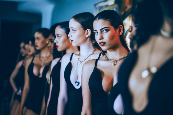 Pourquoi les grands magasins vous offrent un sac pour courses publicitaire non tissé basique ?