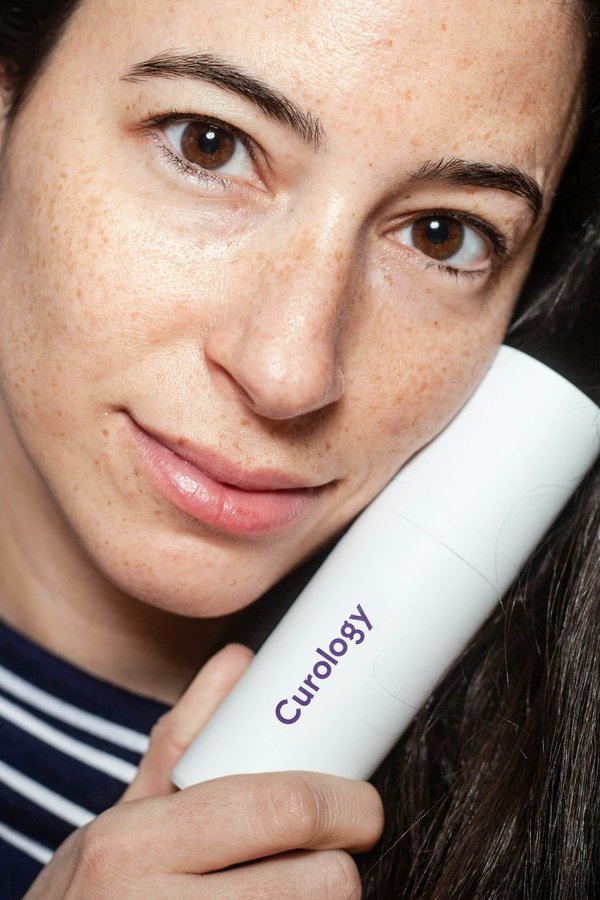 Quelle est la méthode pour diminuer l'apparence des cicatrices d'acné avec des traitements naturels?